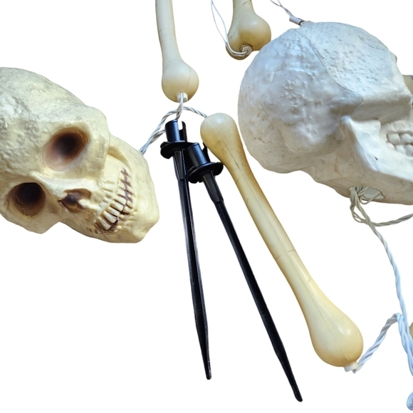 Y2k Skull and Bone Blow Mold Plastic Light Up Halloween Yard Decoration - Picture 4 of 4